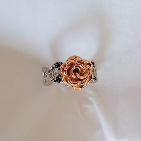 925 Silver/Rose Gold Floral Ring - Picture 3 of 7
